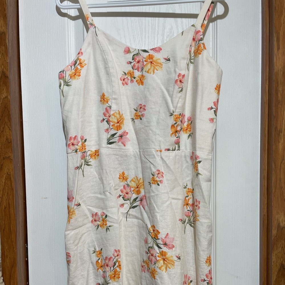 Old navy. Large. White with flowers. NWOT
